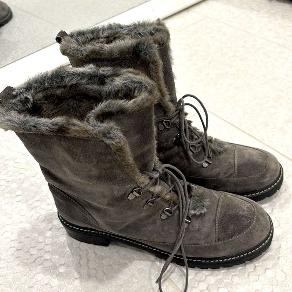 Stuart Weitzman s 8 Boots fur inside grey
